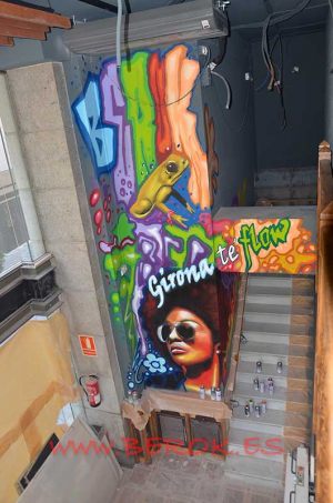 Graffiti Girona Rana Afro Mujer Kroaks 300x100000