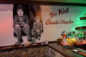 Decoracion Mural Charlie Chaplin Cockel Bar Princesa 23 300x100000