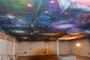 Decoracion Del Universo Pintado En Un Techo De 140 M2 300x100000