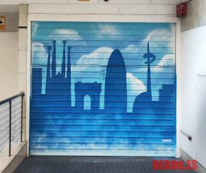 graffiti skyline Barcelona persiana azul parking