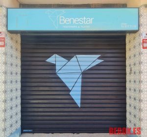 Murales Valencia Persiana Benestar Fisioterapia Pilates Pajaro Papel 300x100000