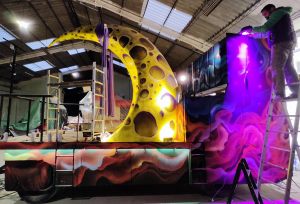 Pintura Decoracion Carroza Carnaval Luna Universo Spray Sitges Cuinit 300x100000