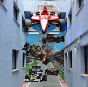 mural-trampantojo-formula1-BCNSportHostels