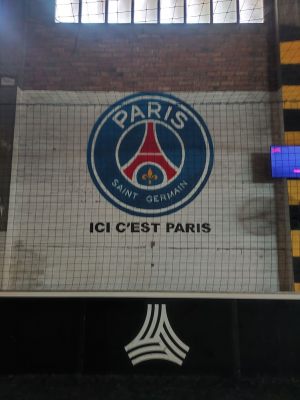 Graffiti Mural Escudo Paris Saint Germain Football Club 300x100000