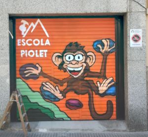 Mural Persiana Rocodromo Graffiti Escola Piolet 300x100000