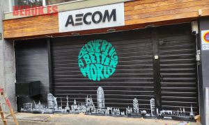 Graffiti Persianas Aecom Barcelona 300x100000