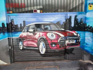 Graffiti coche mini y skyline Barcelona