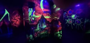 Lasertag Interior Decoracion Futurista Paisajes Pintura Fuorescente 300x100000