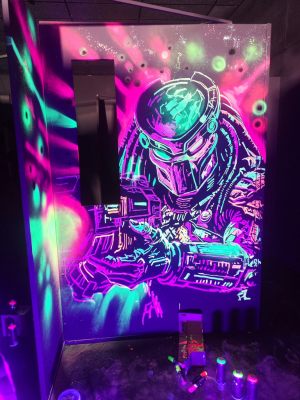 Mural Depredador Fluorescente Pintado A Mano Lasertag 300x100000