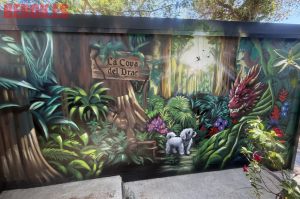 Mural La Cova del Drac selva fantastica