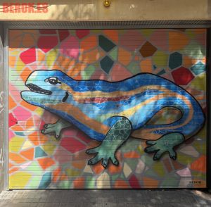 Graffiti Persiana Lagarto Gaudi Trencadis Azul Mosaico Arte Urbano Animal Color.jpg 300x100000
