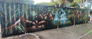 Mural container maritimo jungla cascada naturaleza