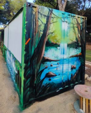 Mural naturaleza container con agua y arboles