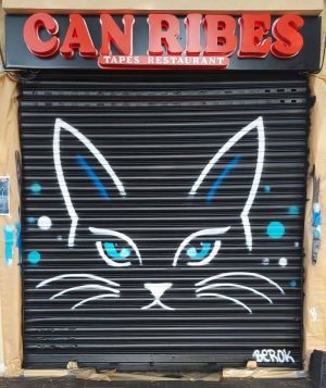 Graffiti Persiana Gato Restaurante Can Ribes 300x100000