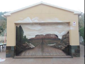 Mural-trampantojo-sobre-persiana-puerta-parking