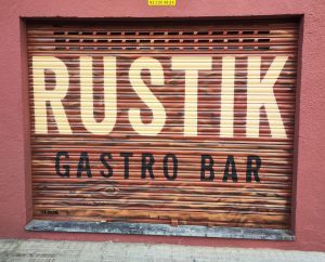 Graffiti Persiana Rustik Gastro Bar 300x100000