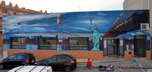 Mural-XXL-fachada-restaurante-estatua-de-la-libertad